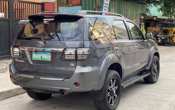 Selling Grey Toyota Fortuner 2007 in Quezon City-2