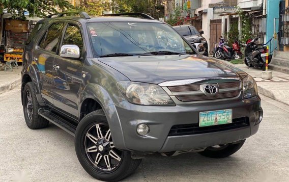 Selling Grey Toyota Fortuner 2007 in Quezon City-6
