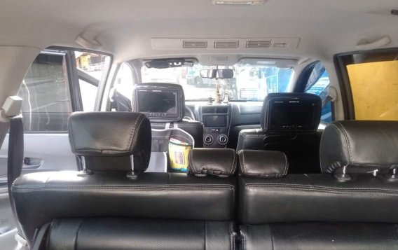 Selling Black Toyota Avanza 2018 in Manila-8