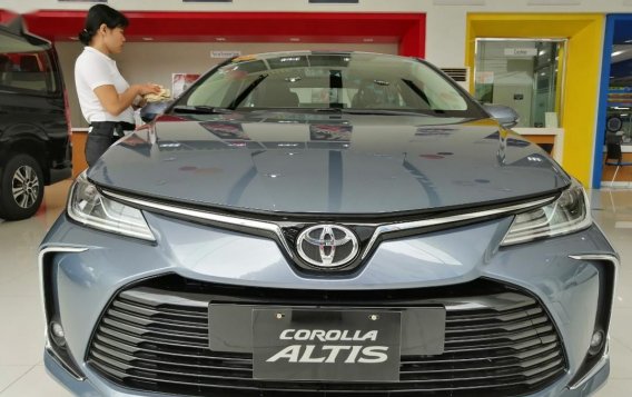 Selling Silver Toyota Corolla altis in Manila