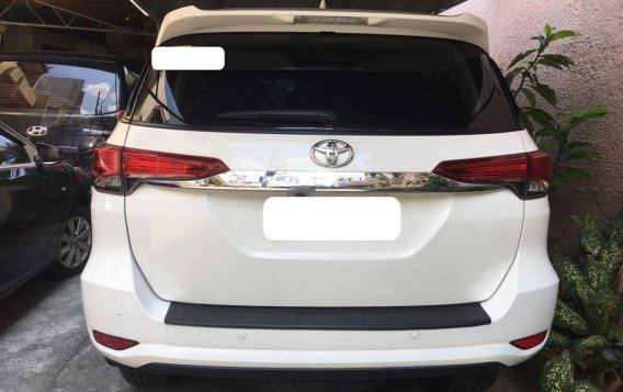 Selling White Toyota Fortuner in Manila-2