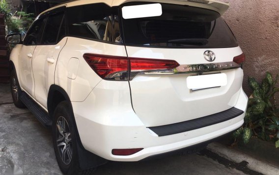 Selling White Toyota Fortuner in Manila-1