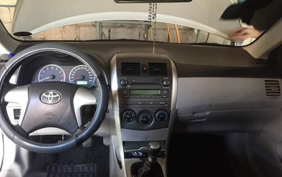 Silver Toyota Corolla 2014 for sale in Quezon City-3