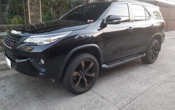 Selling Black Toyota Fortuner 2016 SUV / MPV in Las Pinas-1
