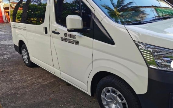 Selling White Toyota Hiace 2017 in Muntinlupa City-2