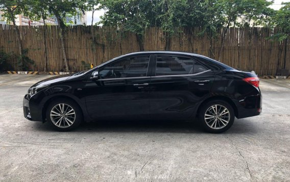 Selling Black Toyota Corolla altis 2014 in Quezon City-2