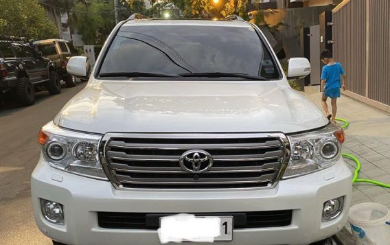 Sell White 2015 Toyota Land Cruiser in Barangay Hall-1