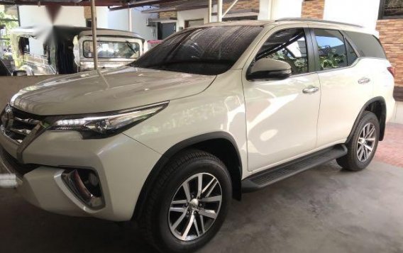 Selling Pearlwhiye Toyota Fortuner 2017 in Lipa City-3