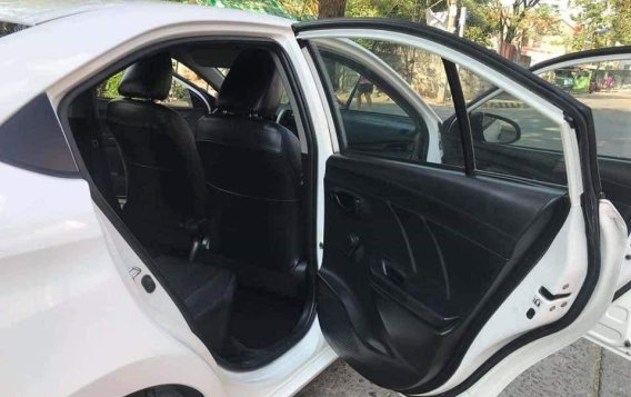 Selling White Toyota Vios 2017 in Taguig-4