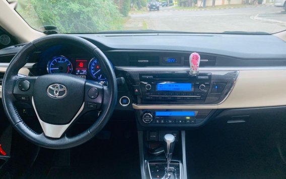 Sell Grey 2015 Toyota Corolla Altis in Cainta-8