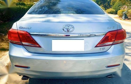Selling Silver Toyota Camry 2011 in Makati City-3