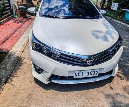 Pearl White Toyota Corolla altis for sale in Manila