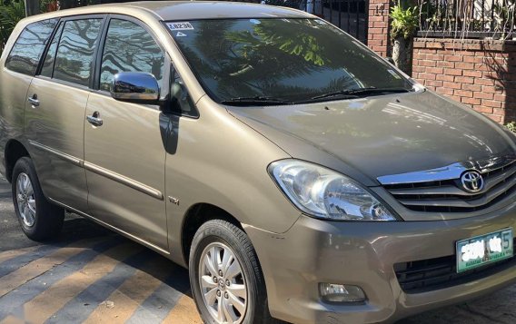 Sell Beige 2011 Toyota Innova in Muntinlupa City-2