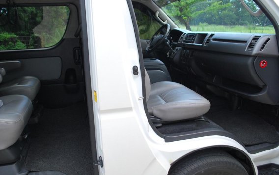 Sell White 2016 Toyota Hiace Van in Manila-6