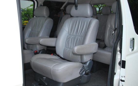 Sell White 2016 Toyota Hiace Van in Manila-7