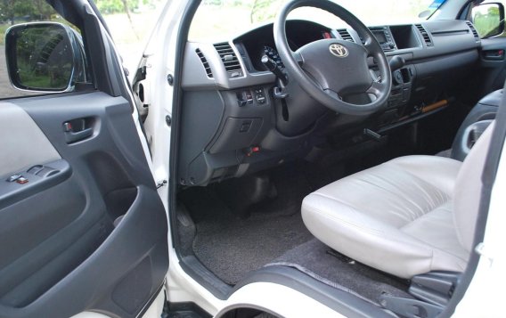 Sell White 2016 Toyota Hiace Van in Manila-5