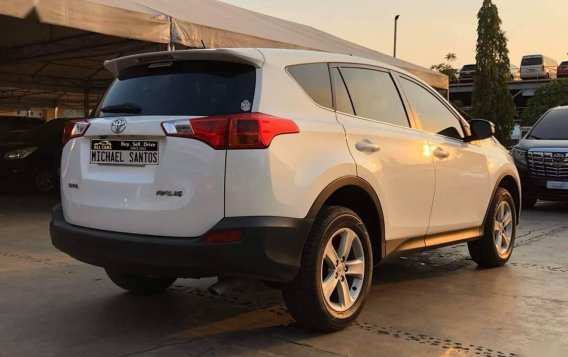 Selling White Toyota Rav4 in Manila-5