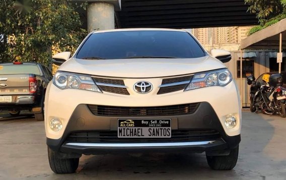 Selling White Toyota Rav4 in Manila-8