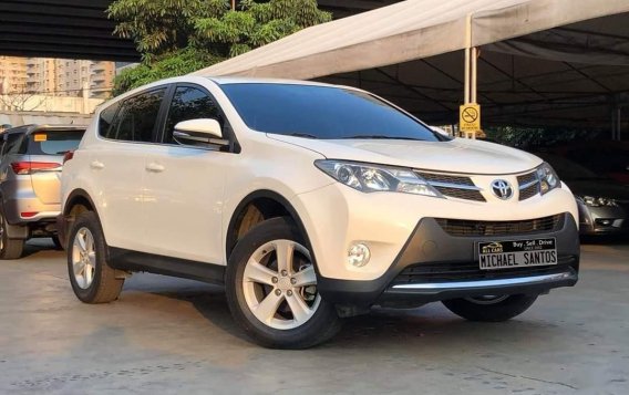 Selling White Toyota Rav4 in Manila-7