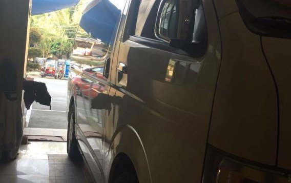 Selling White Toyota Hiace in Manila-1