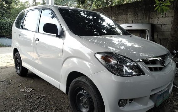 Sell White 2009 Toyota Avanza in Apalit-3