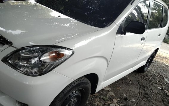 Sell White 2009 Toyota Avanza in Apalit-1