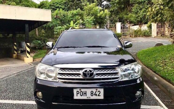 Black Toyota Fortuner 2011 for sale in Quezon City