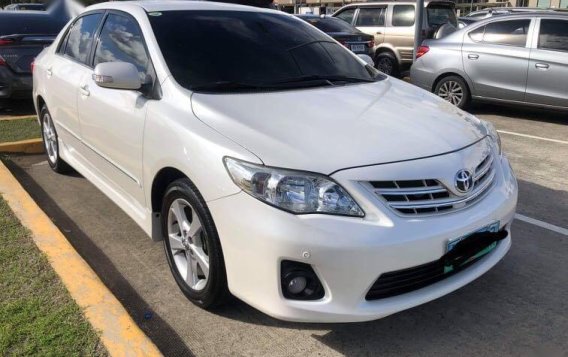 Sell Pearl White 2012 Toyota Corolla Altis in Paranaque City-1