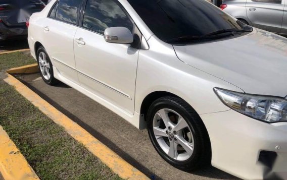 Sell Pearl White 2012 Toyota Corolla Altis in Paranaque City-3