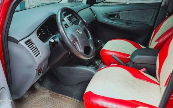 Selling Red Toyota Innova 2015 in Manila-6