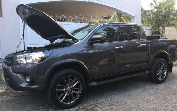 Black Toyota Hilux 2018 for sale in Bulacan-2