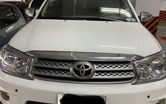 Selling White Toyota Fortuner 2011 in Manila