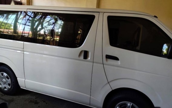 Selling White Toyota Hiace 2015 in Las Pinas