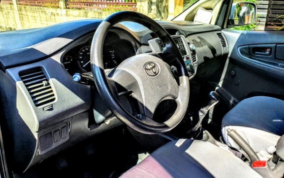 Selling White Toyota Innova 2015 in Guagua-5