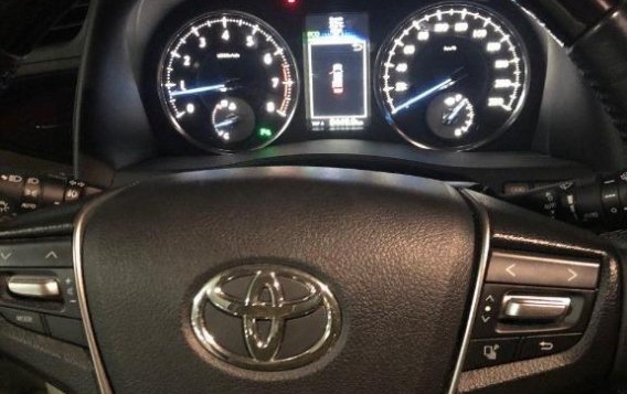 Sell White 2017 Toyota Alphard in Makati-7