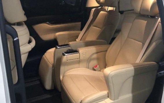 Sell White 2017 Toyota Alphard in Makati-5