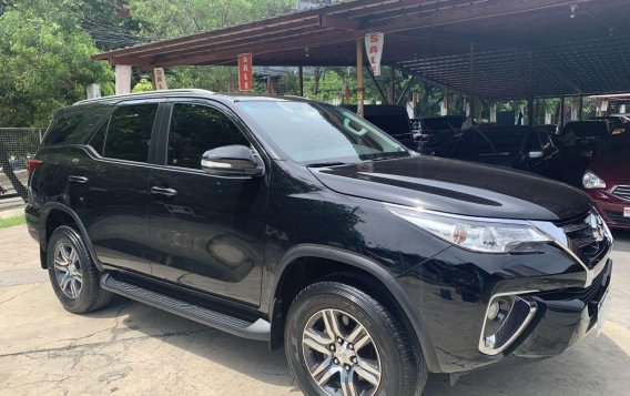 Selling Black Toyota Fortuner 2017 in Manila-6