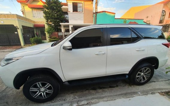Selling White Toyota Fortuner 2016 in Manila-1