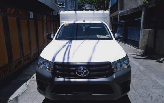 Sell White 2017 Toyota Hilux in Makati City-1