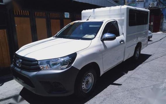 Sell White 2017 Toyota Hilux in Makati City