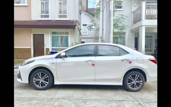 Sell White 2018 Toyota Corolla Altis in Quezon City-3