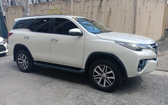 White Toyota Fortuner 2019 for sale in Manila-3