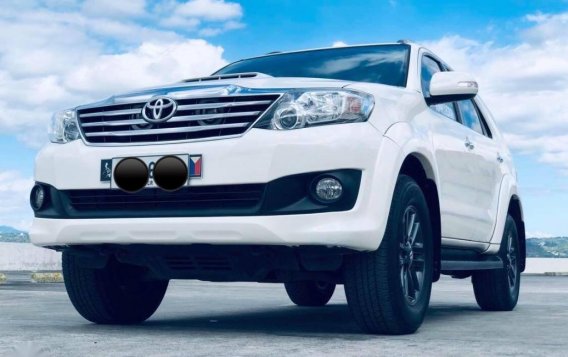 White Toyota Fortuner 2014 for sale in Mandaluyong City-2