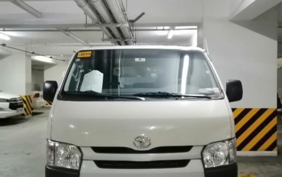 White Toyota Hiace 2010 for sale in Manila-2