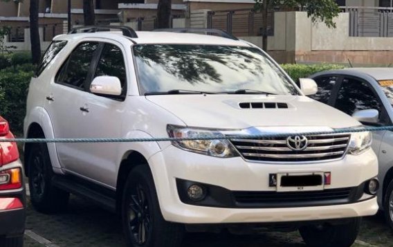 White Toyota Fortuner 2014 for sale in Mandaluyong City