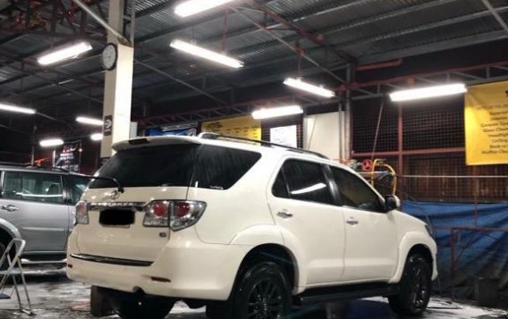White Toyota Fortuner 2014 for sale in Mandaluyong City-1