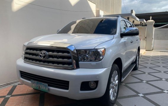 White Toyota Sequoia 2010 for sale in Batangas