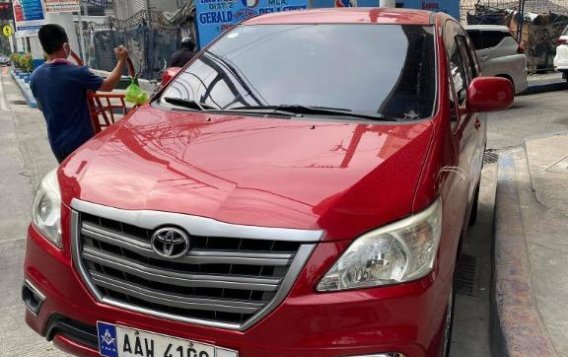 Selling Red Toyota Innova 2014 in Manila