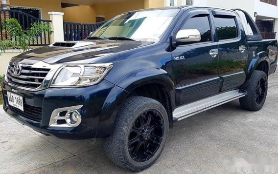 Selling Blue Toyota Hilux 2014 in Manila-4