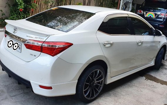 Pearl White Toyota Corolla Altis 2015 for sale in Pasig-4
